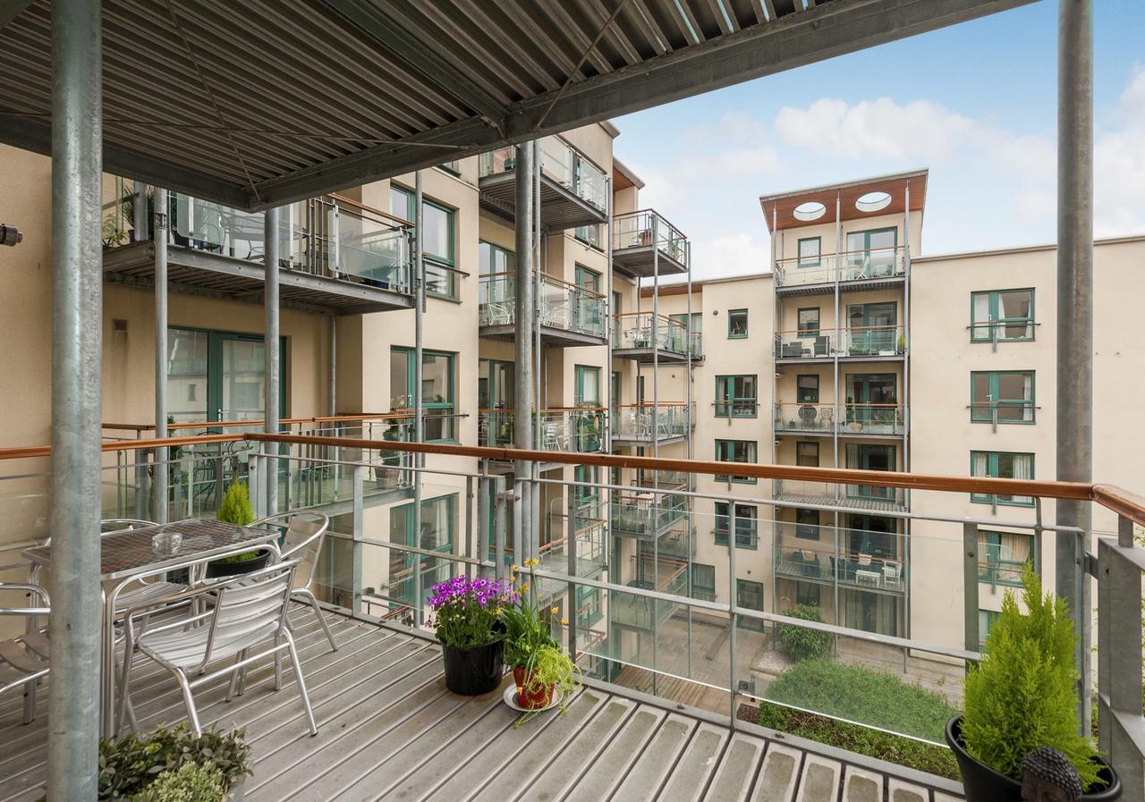 The Holyrood Road Residence Edinburgh Exterior foto
